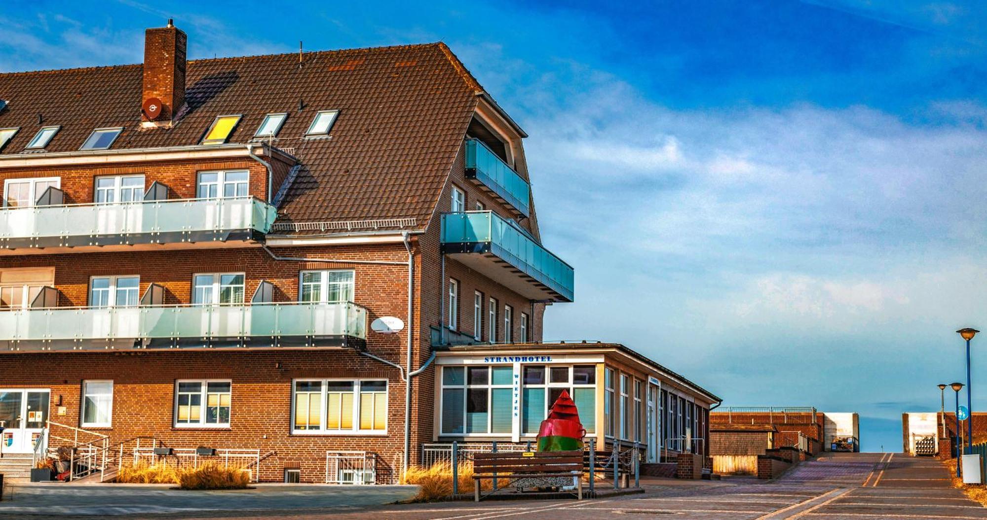 Strandhotel Wietjes Baltrum Buitenkant foto