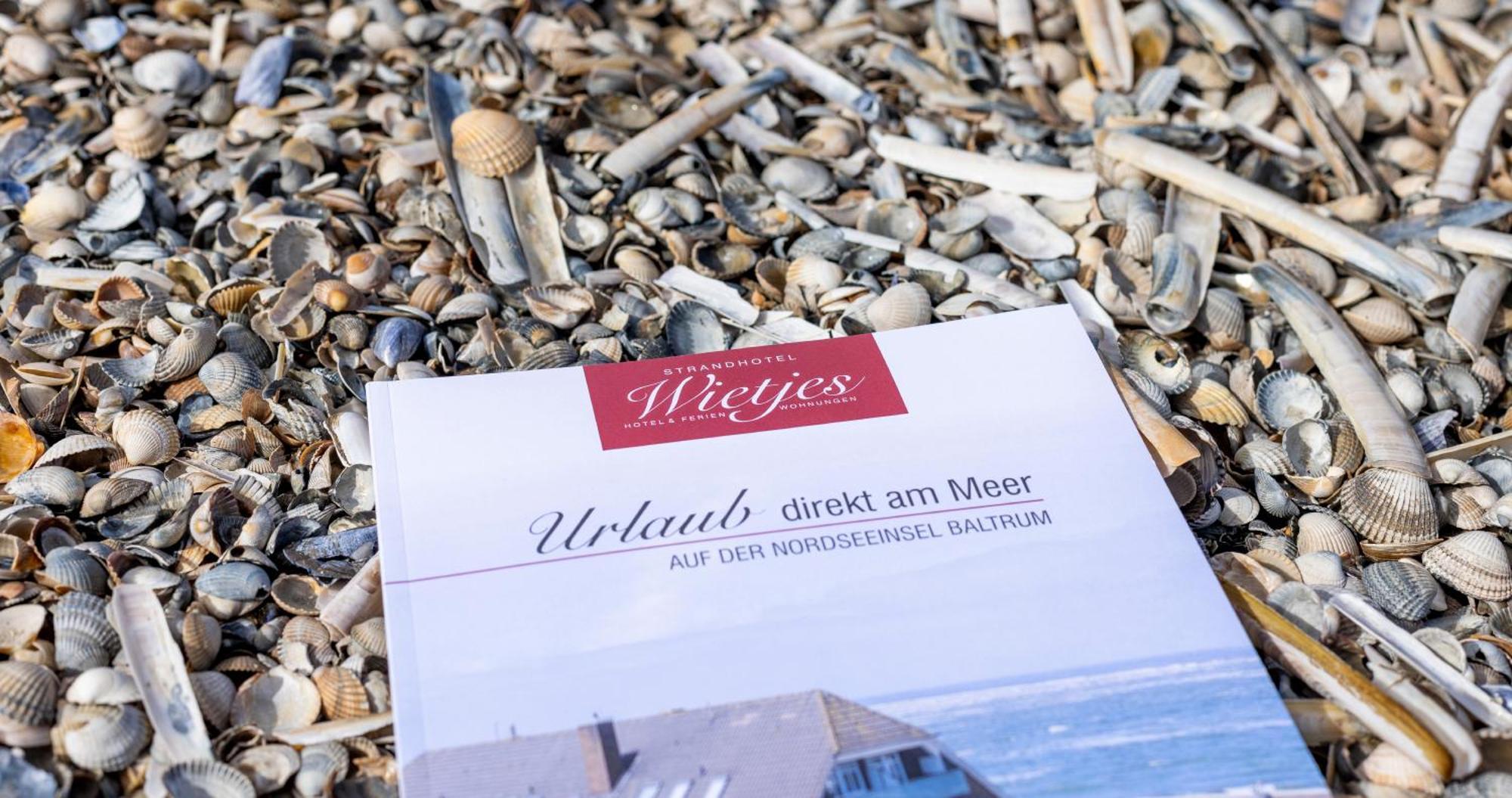 Strandhotel Wietjes Baltrum Buitenkant foto